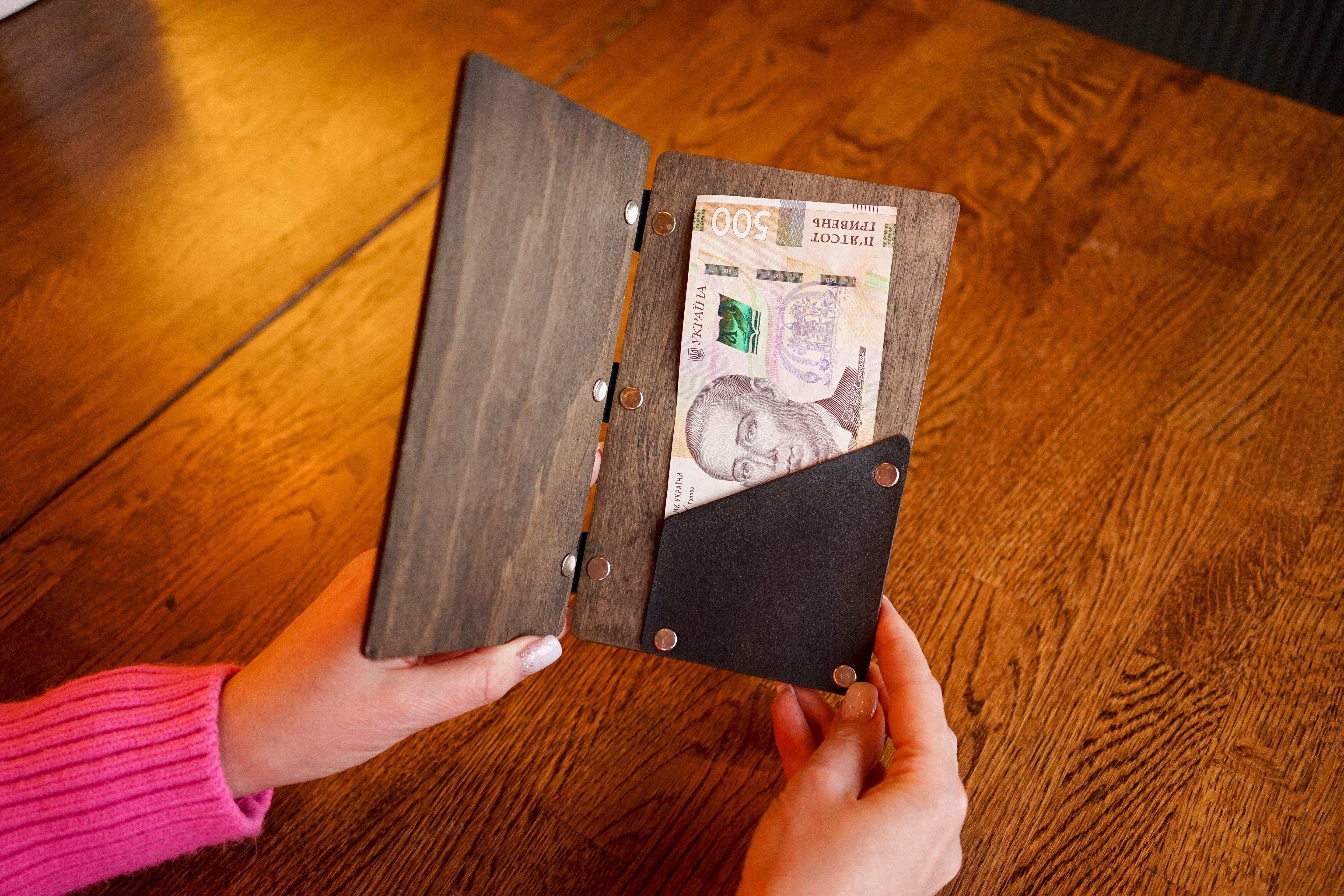 Custom Wooden Check Presenter for Cafes