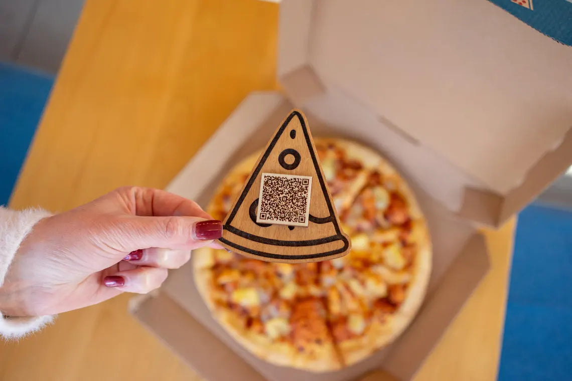 Pizza shaped QR code – Personalized Contactless Menu Stand for Restaurants, Bars, Cafes