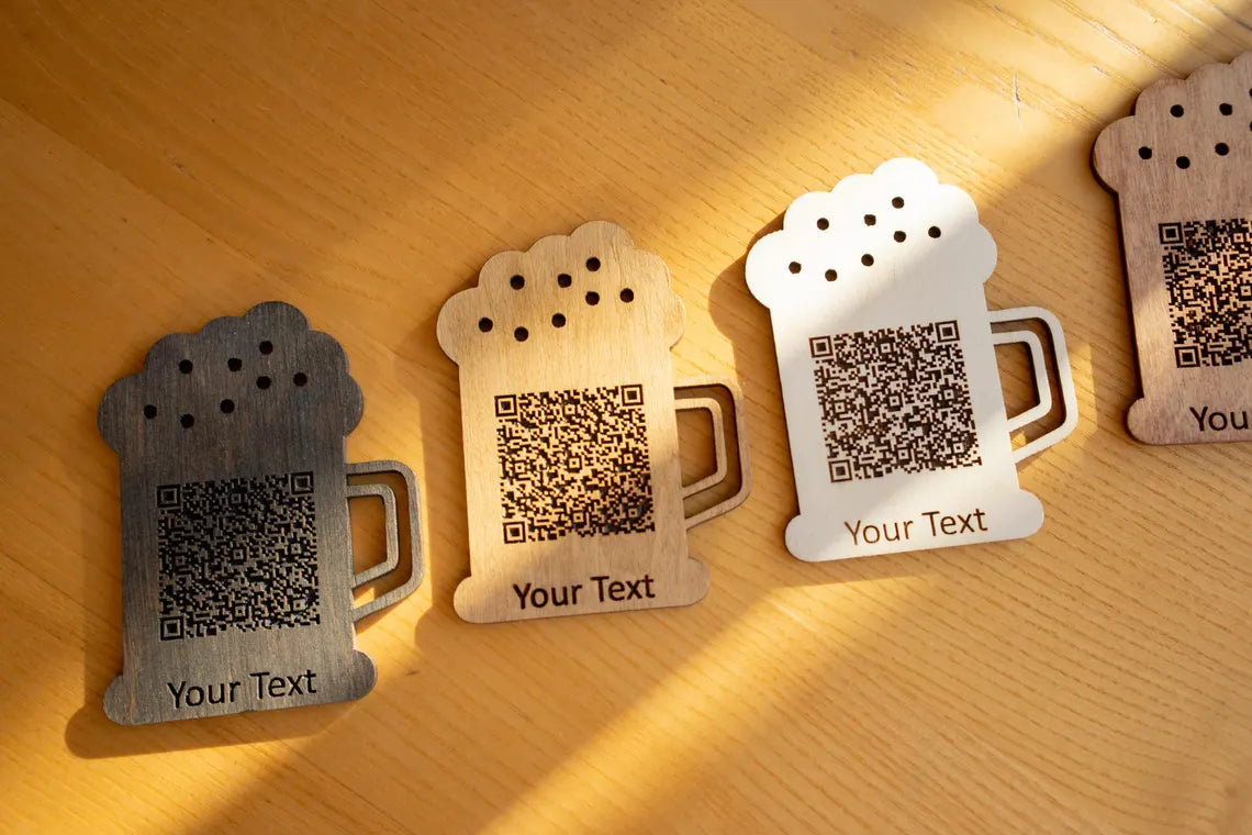 Wooden Beer Mug-Shaped QR Code Sign – Custom Engraved, Personalized Contactless Menu Stand for Restaurants, Bars, Cafes