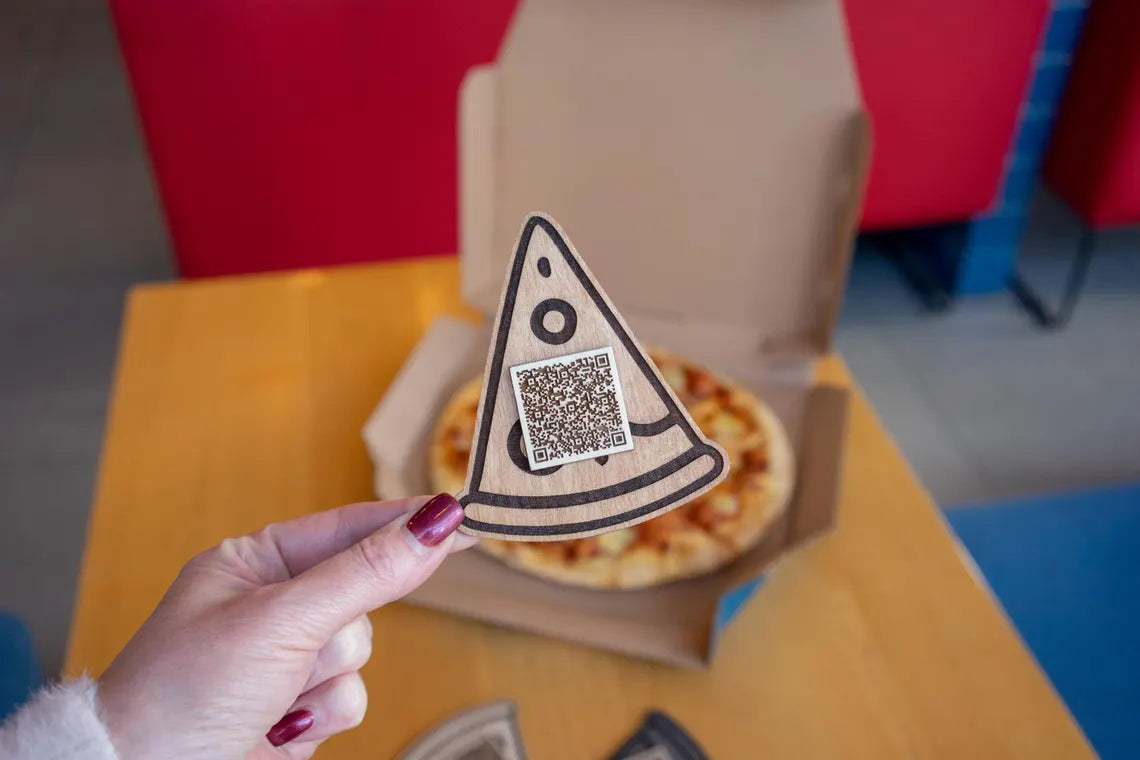 Pizza shaped QR code – Personalized Contactless Menu Stand for Restaurants, Bars, Cafes