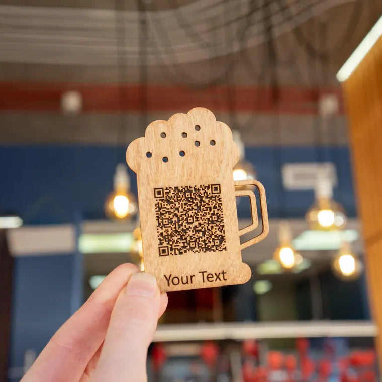 Wooden Beer Mug-Shaped QR Code Sign – Custom Engraved, Personalized Contactless Menu Stand for Restaurants, Bars, Cafes