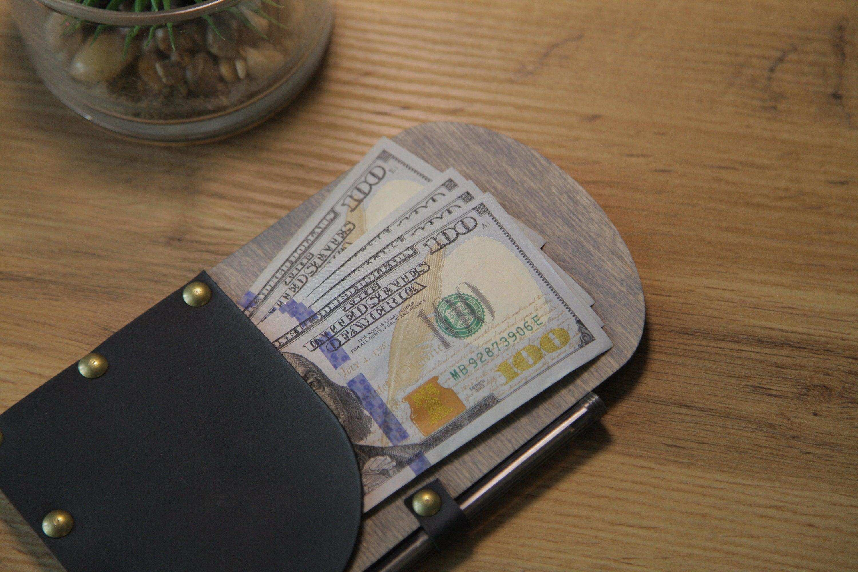 Wooden Check Presenter with Pen Holder
