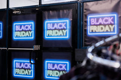 10 Business Sign Ideas to Attract More Customers