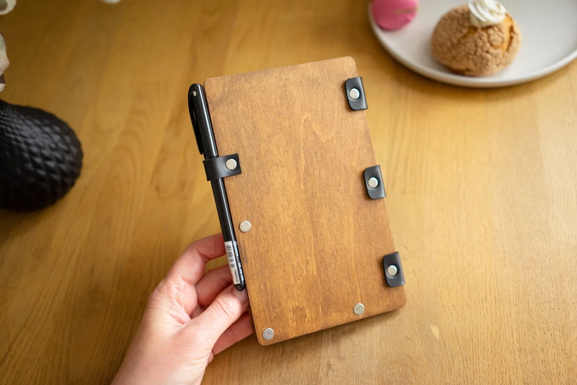 Check Holder with pen, Wooden Check Presenter, FREE ENGRAVING, ch-104
