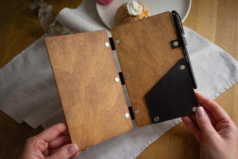 Free Engraving Wooden Check Presenter with Pen Slot