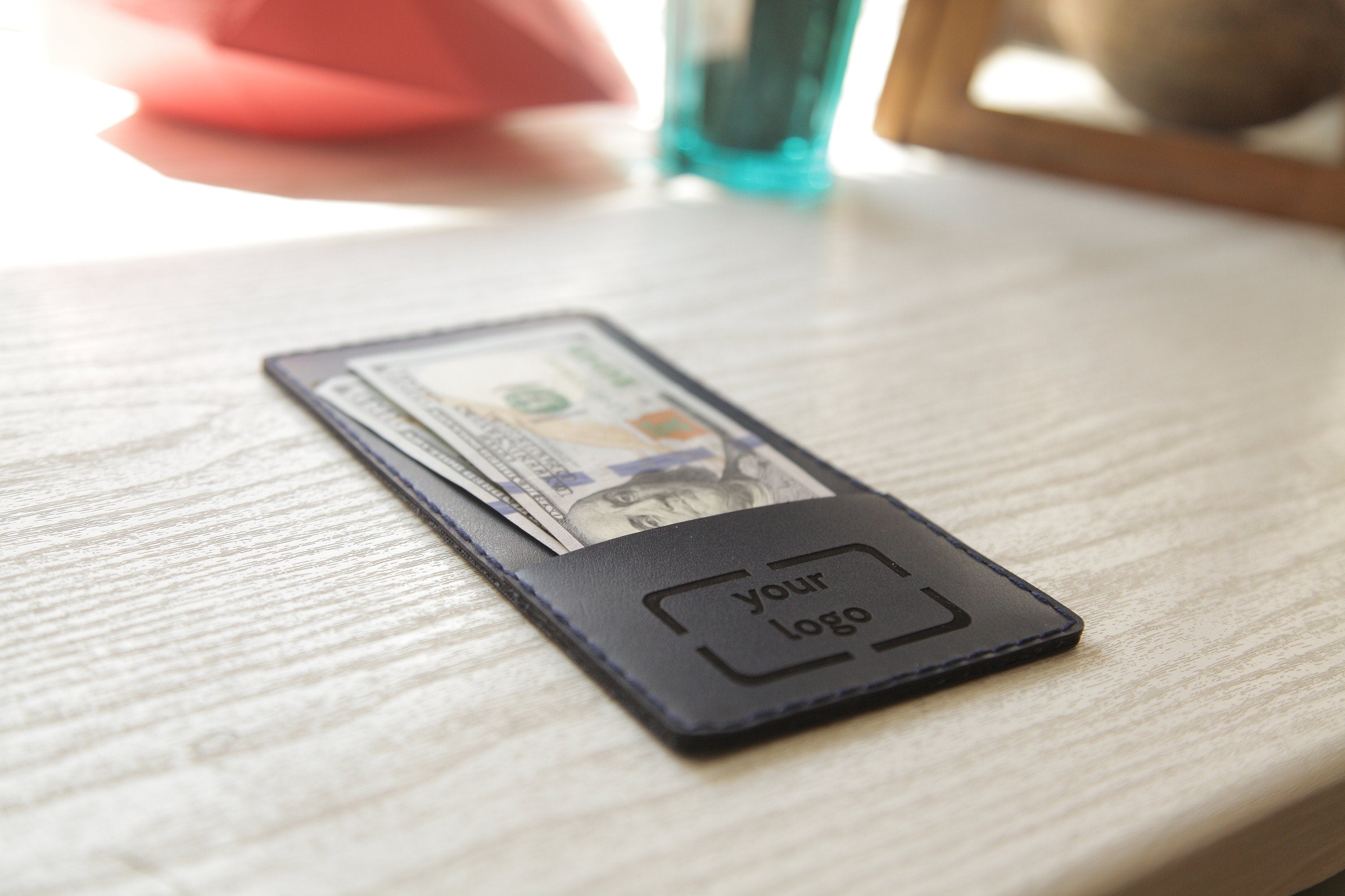 Eco-leather check presenter for a restaurant and its features