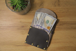 Wooden check holder: Is it worth buying for your establishment?