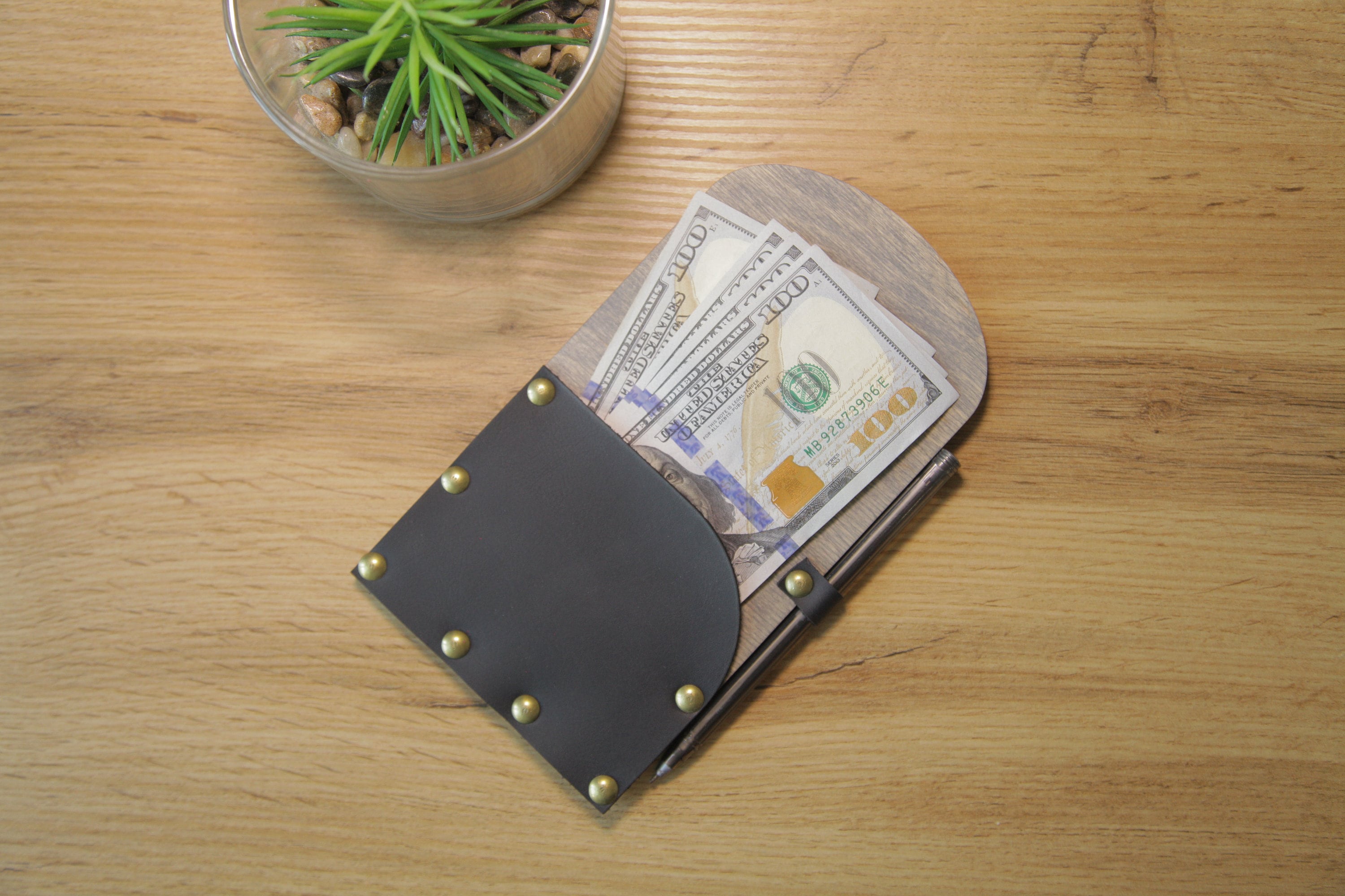 Wooden check holder: Is it worth buying for your establishment?